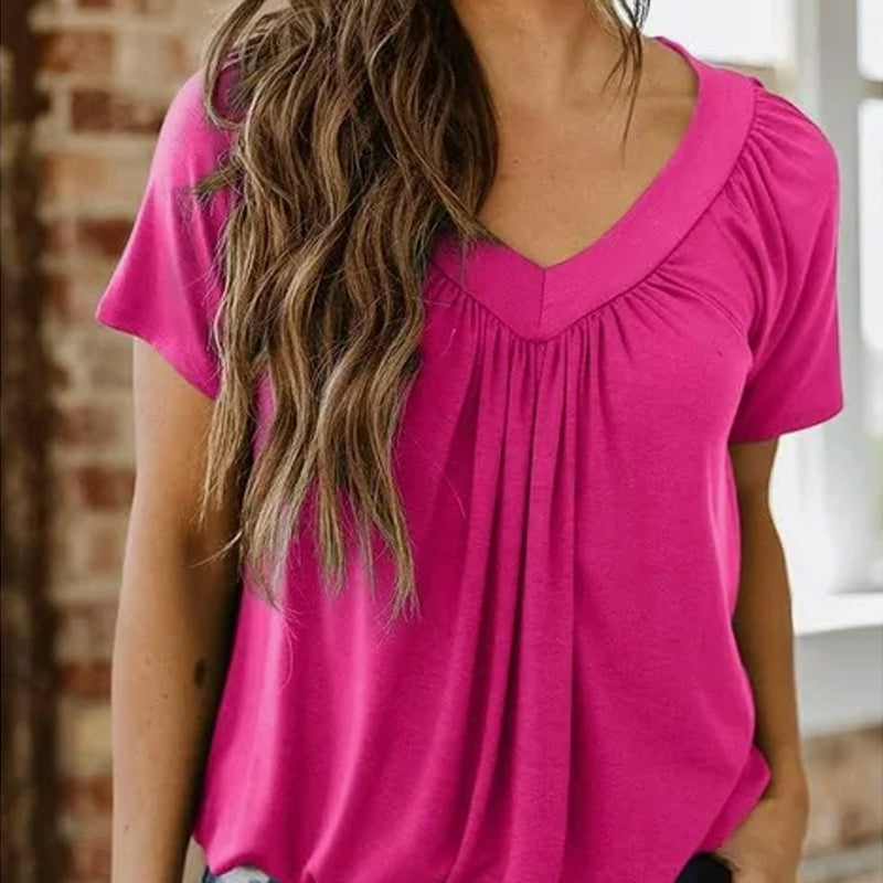 Plissert kortermet T-skjorte med V-hals for kvinner
