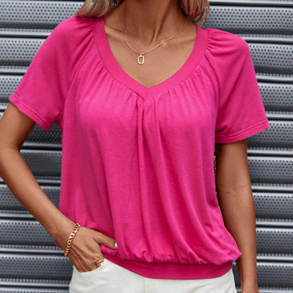 Plissert kortermet T-skjorte med V-hals for kvinner