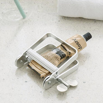 Multifunksjonell tannkrempresse i metall