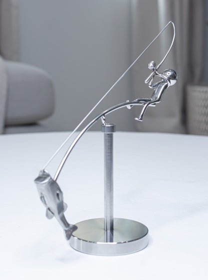 🎣Skulpturen med balanserende fisker