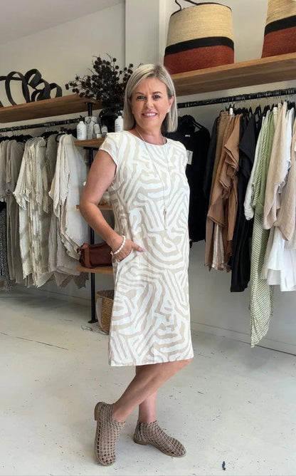 🌸 Sommerlig bohemsk blomsterkjole med rund utringning